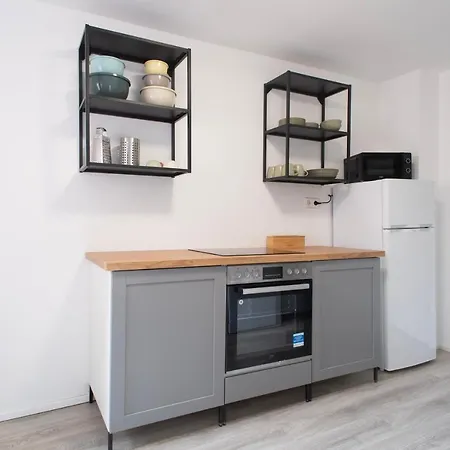 Workers Accommodation In Kevelaer - 2 Bedrooms - 6 Single Beds