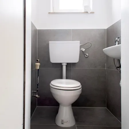 Lägenhet Workers Accommodation In Kevelaer - 2 Bedrooms - 6 Single Beds