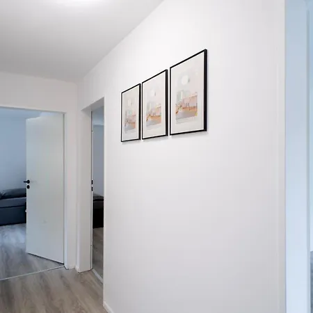 Workers Accommodation In Kevelaer - 2 Bedrooms - 6 Single Beds Lägenhet