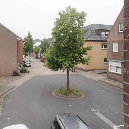Workers Accommodation In Kevelaer - 2 Bedrooms - 6 Single Beds * Kevelaer
