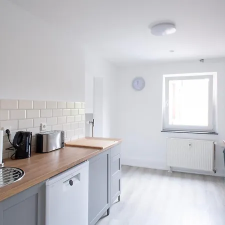 Workers Accommodation In Kevelaer - 2 Bedrooms - 6 Single Beds * Kevelaer