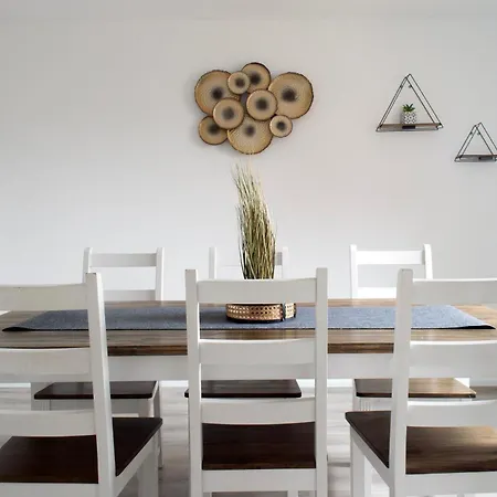 Workers Accommodation In Kevelaer - 2 Bedrooms - 6 Single Beds * Kevelaer