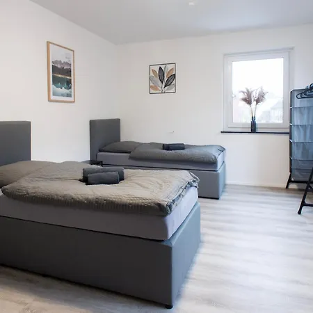 Workers Accommodation In Kevelaer - 2 Bedrooms - 6 Single Beds Lägenhet