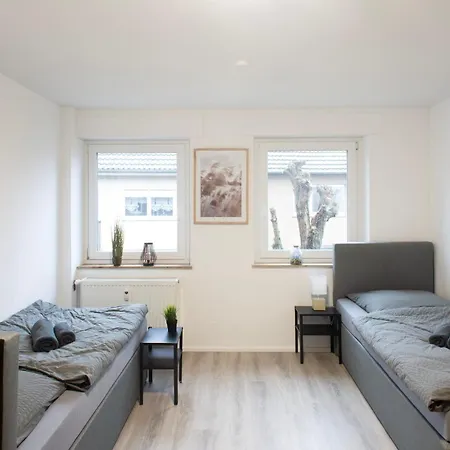 Workers Accommodation In Kevelaer - 2 Bedrooms - 6 Single Beds *