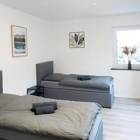 Workers Accommodation In Kevelaer - 2 Bedrooms - 6 Single Beds Lägenhet *