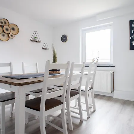 Workers Accommodation In Kevelaer - 2 Bedrooms - 6 Single Beds * Kevelaer